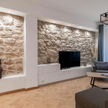 Decorated 2 Bedrooms Air Conditionning, Center شقة