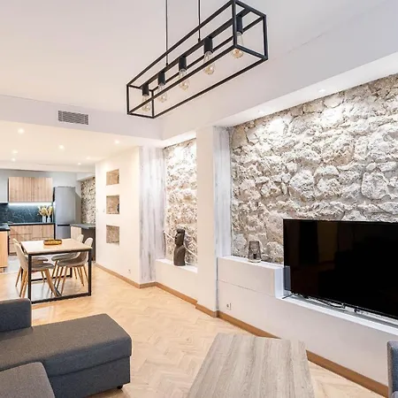 Decorated 2 Bedrooms Air Conditionning, Center شقة