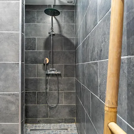 Decorated 2 Bedrooms Air Conditionning, Center شقة
