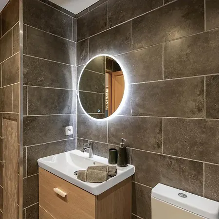 Decorated 2 Bedrooms Air Conditionning, Center شقة *